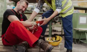 Kto musi udzielić pierwszej pomocy? Obowiązek i ochrona prawna