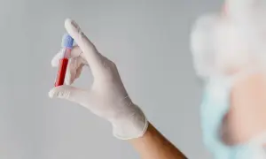 Alkohol przed badaniem krwi? Jak długo nie pić, by wyniki były wiarygodne