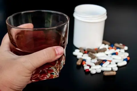 Paracetamol i alkohol: kiedy można je bezpiecznie łączyć?