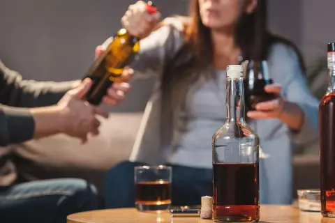 Czy można pić alkohol na L4? Konsekwencje i ryzyko utraty zasiłku