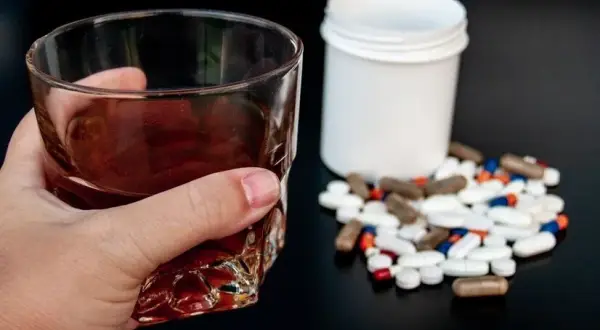 Paracetamol i alkohol: kiedy można je bezpiecznie łączyć?