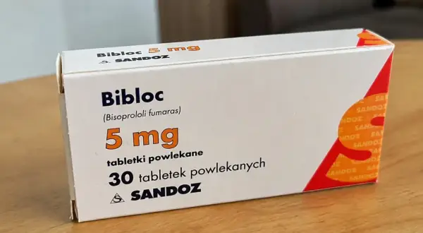 Opakowanie leku Bibloc 5 mg, zawierające 30 tabletek powlekanych. Stosowany na nadciśnienie i inne schorzenia serca.
