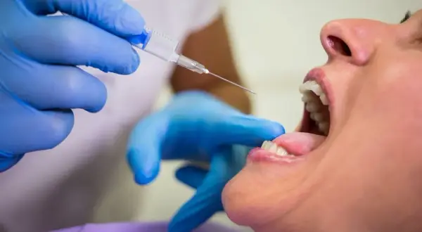 Alkohol po dentyscie: kiedy można pić? Sprawdź zalecenia