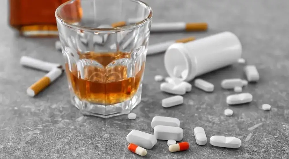 Zdjęcie Antybiotyk a alkohol: Czy można pić? Ryzyko i skutki uboczne