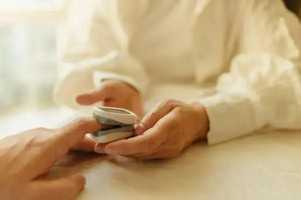 Wysoki puls: zagrożenia, przyczyny i kiedy szukać pomocy?